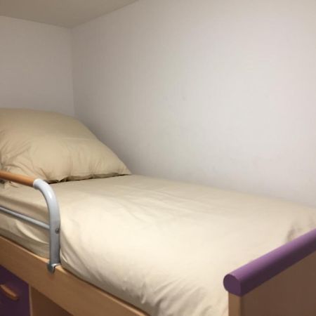 Apartamento Port Marino Кембрилс Екстериор снимка