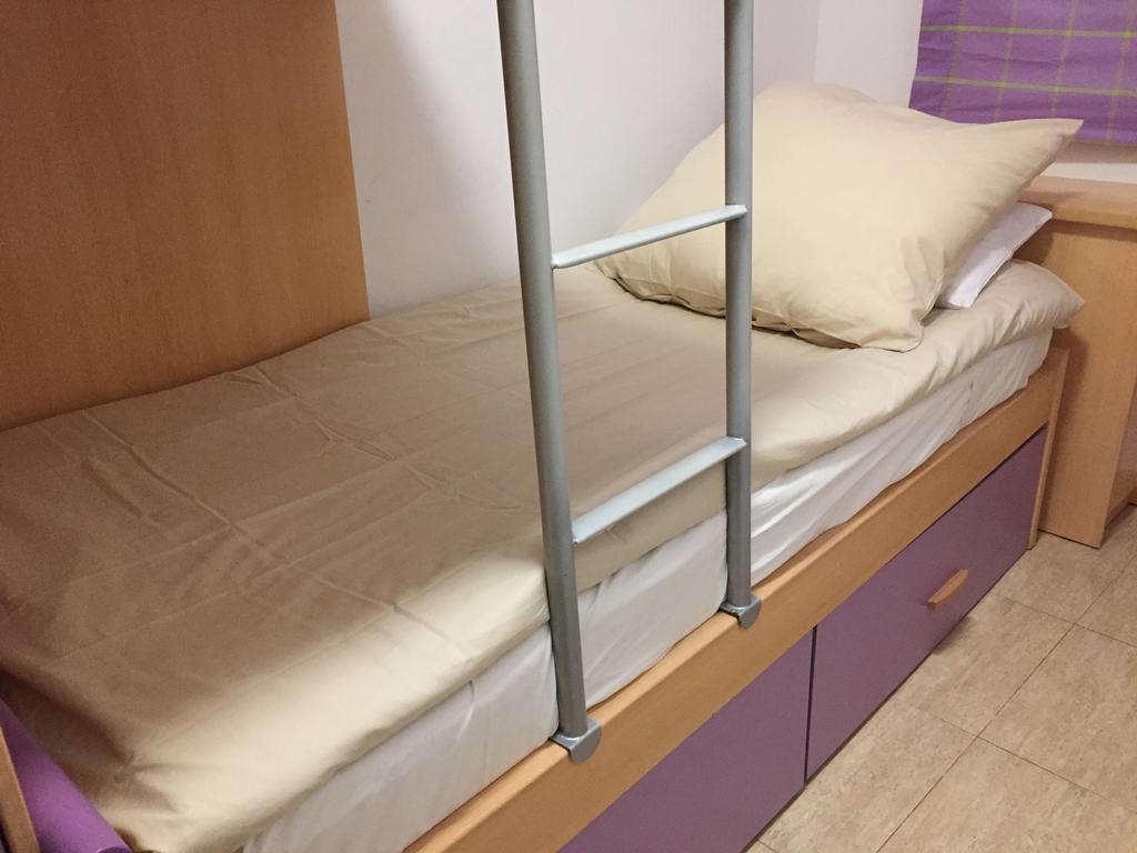 Apartamento Port Marino Кембрилс Екстериор снимка