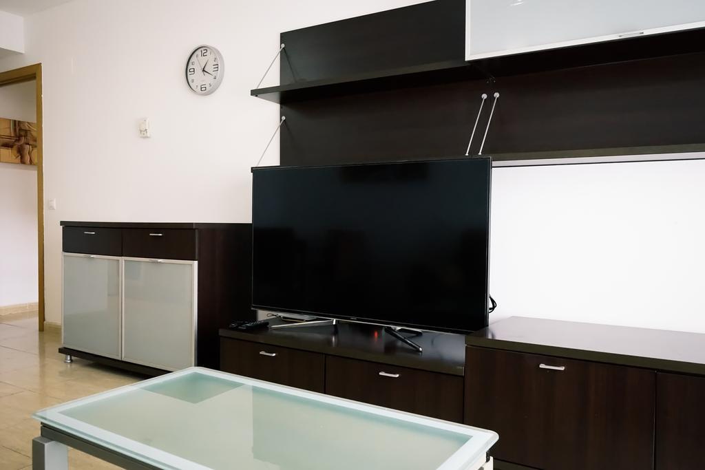 Apartamento Port Marino Кембрилс Екстериор снимка