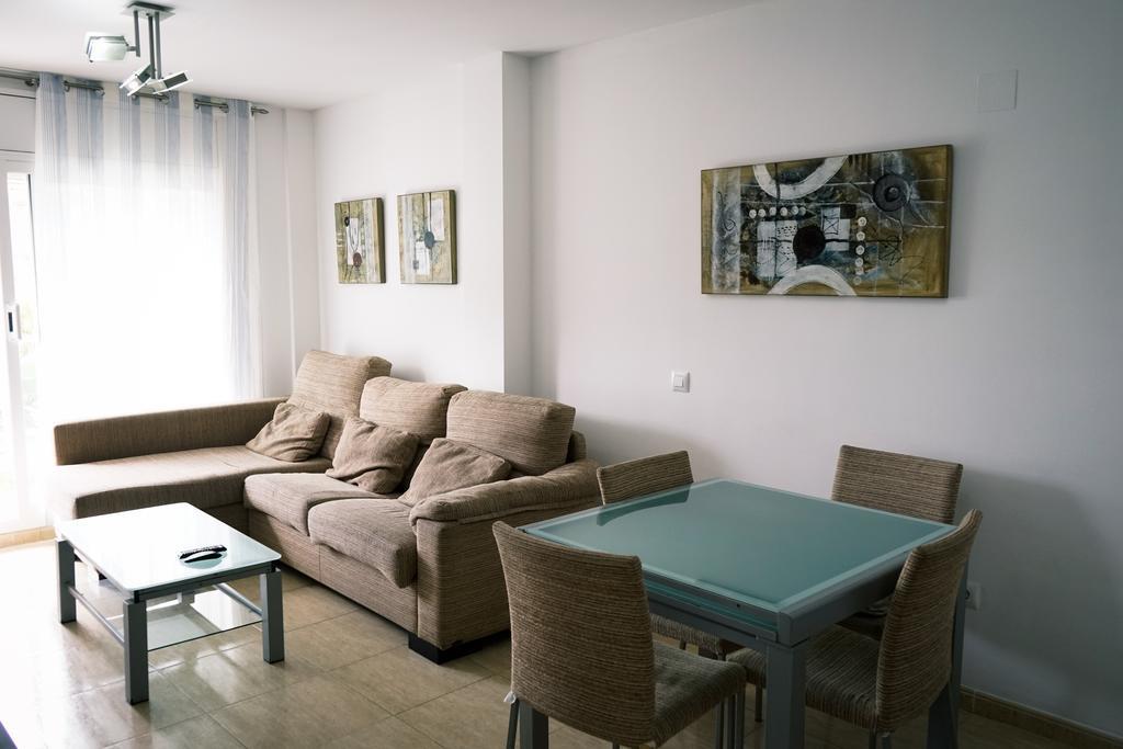 Apartamento Port Marino Кембрилс Екстериор снимка